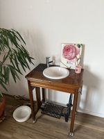 Villeroy&Boch Lavabo m. Antikem Singer Nähmaschinen Unterbau