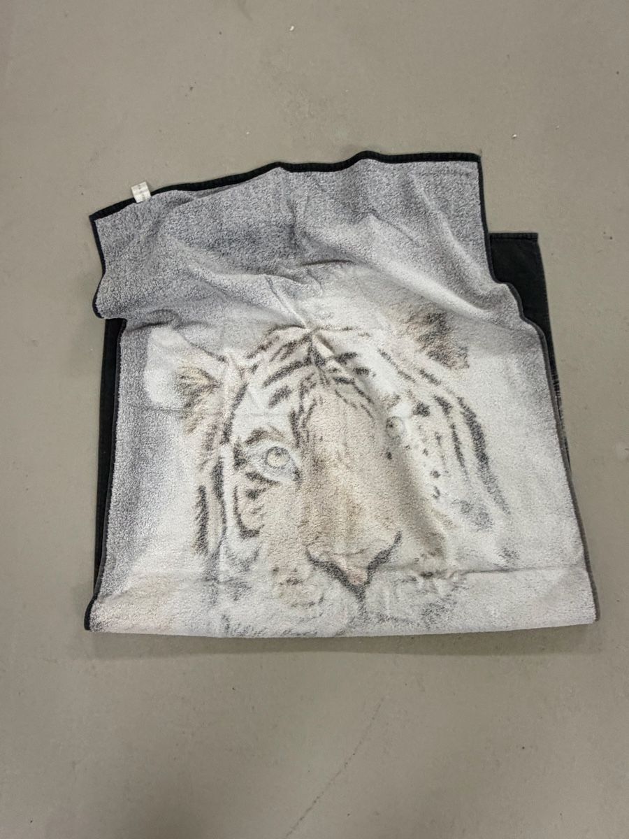 Serviettes de bain: Badetuch Tiger Motiv Schwarz  – D'occasion à Erlenbach ZH par Ritschly 2