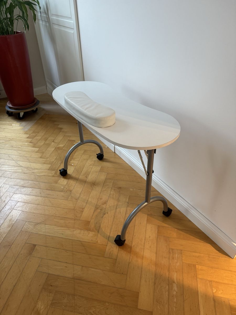 Tavoli da trucco: Schmink, Nagelstudio Tisch – Usato da zürich venduto da Berghem2012 1