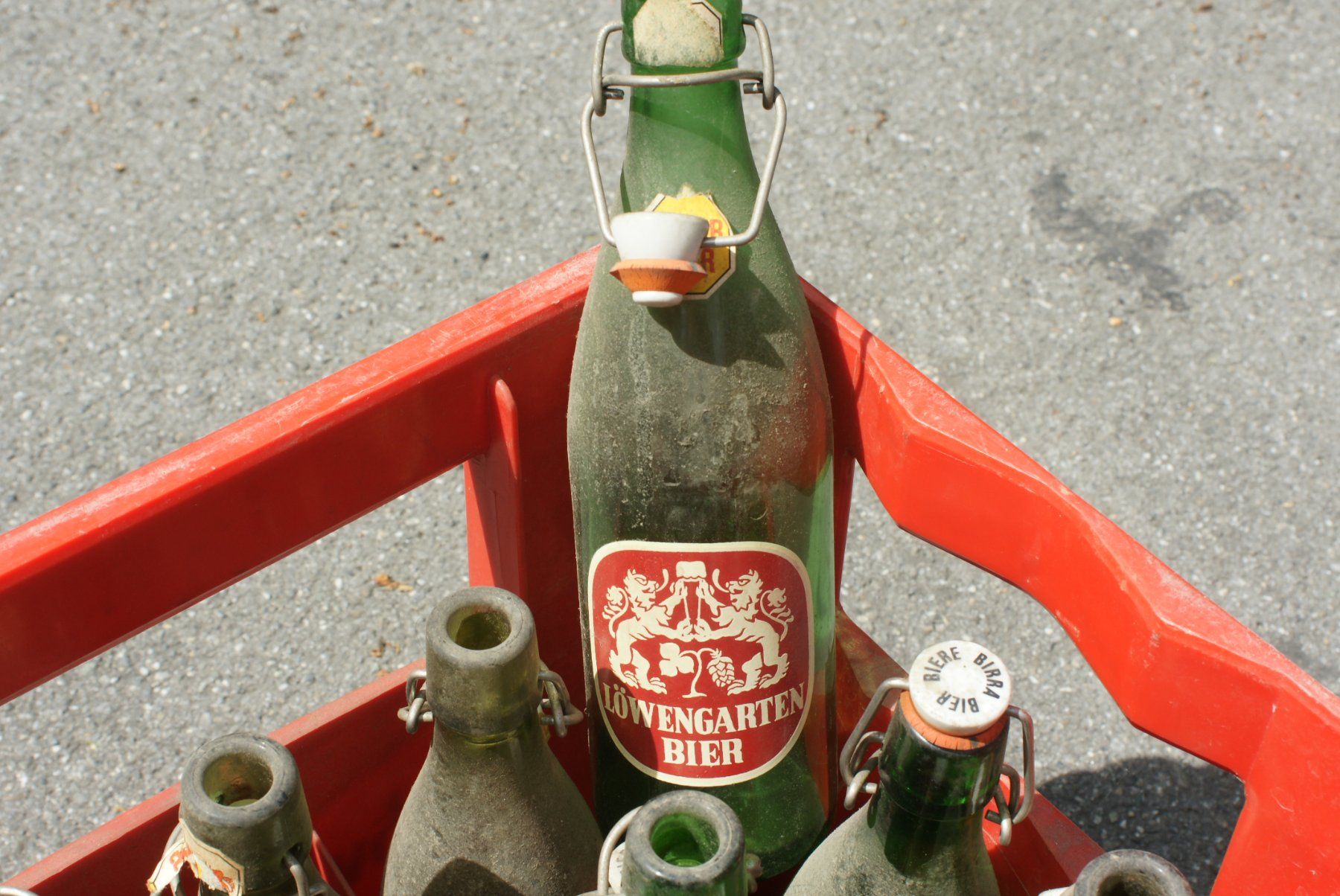 Bicchieri, Caraffe & Bottiglie: Harass Löwengarten mit Bierflaschen komplett – Usato da Schaan venduto da Jtd