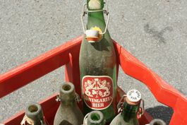 Harass Löwengarten mit Bierflaschen komplett