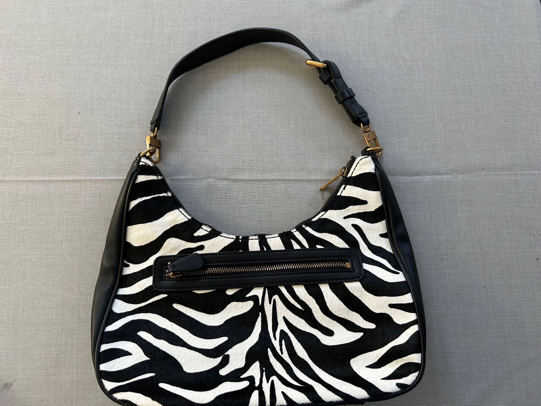 Guess Sacs femmes: GUESS Handtasche – Neuf (Voir description) à Widnau par FuxinderGasse 1