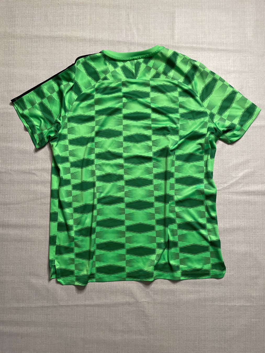 T-shirt: T-Shirt Spörtlich Hell Grün – Usato da Capolago venduto da LA.BOTTEGA 3