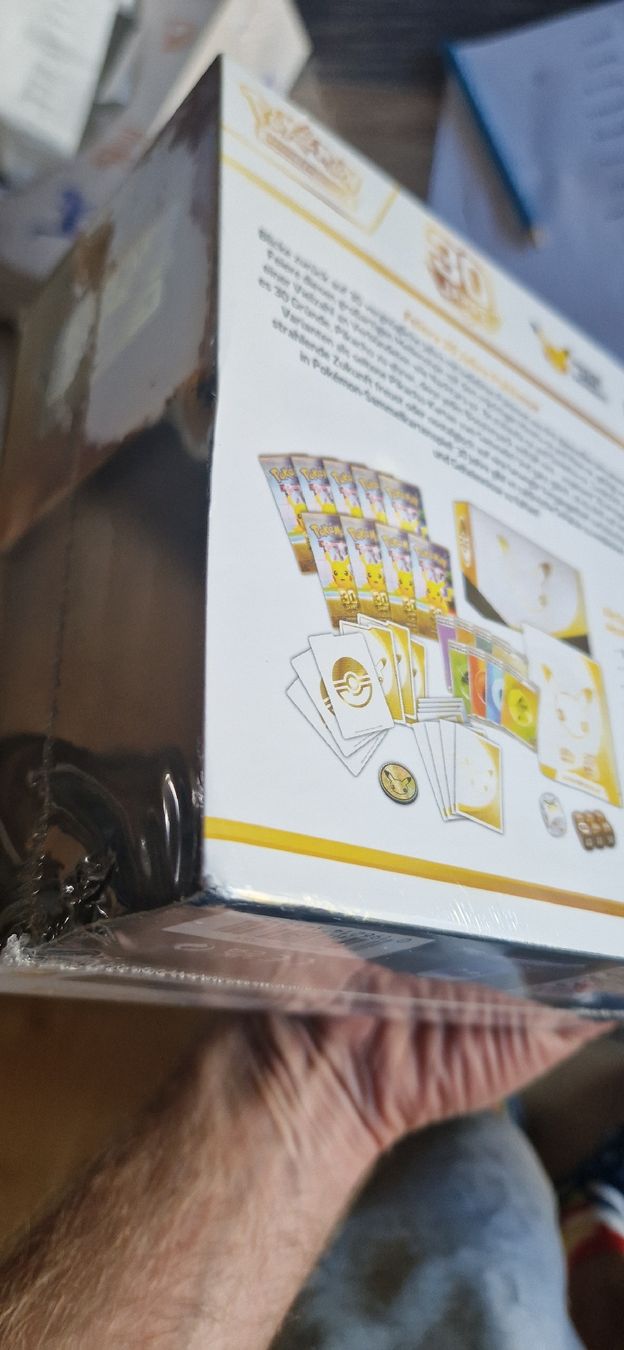 Pokémon Carte collezionabili: Pokemon Top-Trainer-Box 30th anniversary  – Nuovo (secondo la descrizione) da Schleitheim venduto da PokePoe 4
