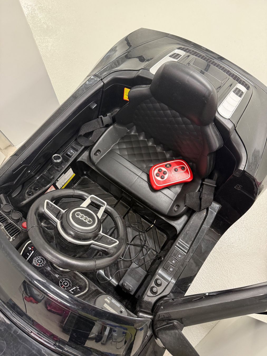 Véhicules pour enfants: Kinder-Elektroauto Audi R8 Spyder – D'occasion à St. Gallen par mirnes84 2