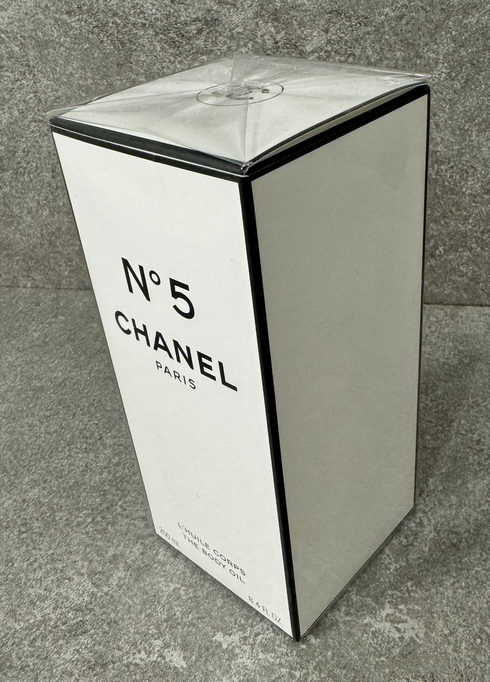 Sonstige Massage: CHANEL N°5 Body Öl, 250ml ... – Neu und originalverpackt aus Chur von Lotti12 4