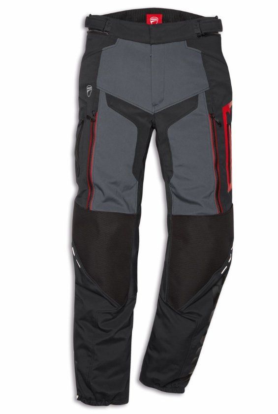 Ducati Pantaloni: Ducati-Motorradhose Strada C5 Grösse 58 – Nuovo (secondo la descrizione) da Frauenfeld venduto da Moto77_AG