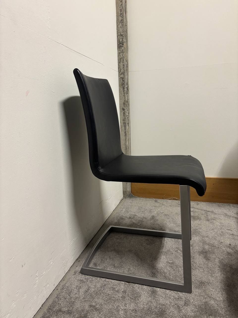 Sedie: 6 schwarze Designer-Stühle Leder – Usato da Root venduto da sraubi 2
