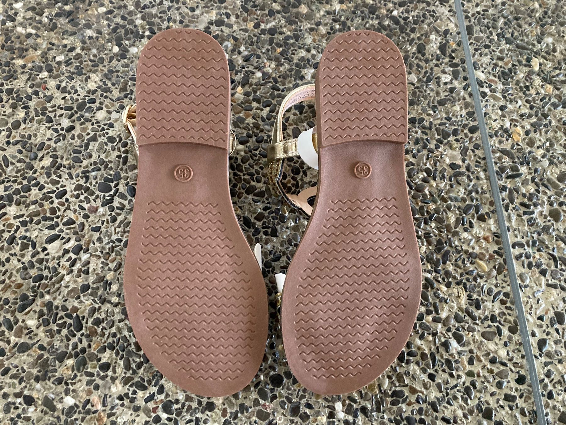 Scarpe per ragazze: Neue Sandalen Gold / Glitzer Gr. 35 – Nuovo e nell'imballaggio originale da Aetingen venduto da Nadinsky 5