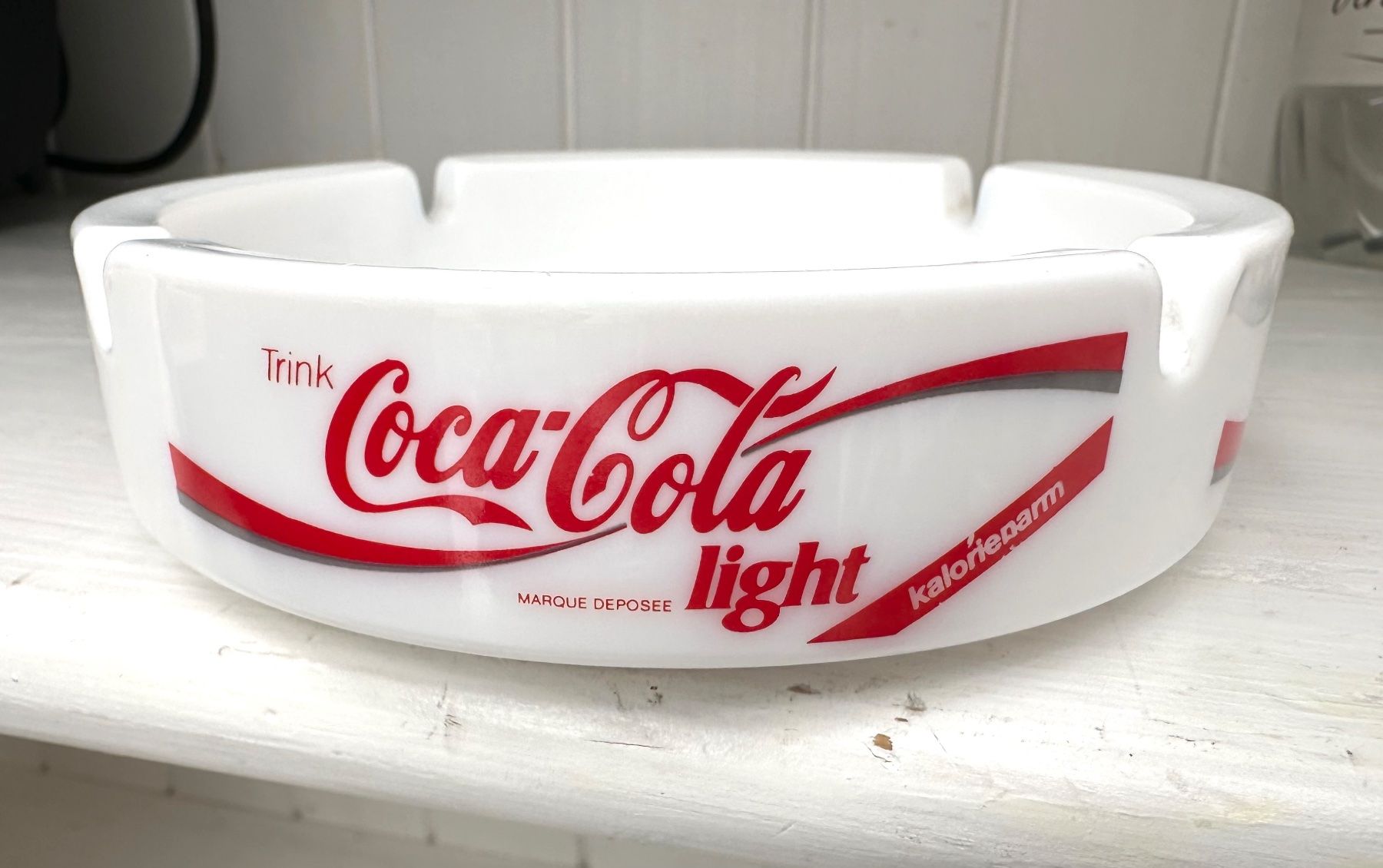 Coca-Cola Portacenere: 🟢 Coca-Cola Light cendrier Aschenbecher Coca – Usato da Fribourg venduto da Meta26