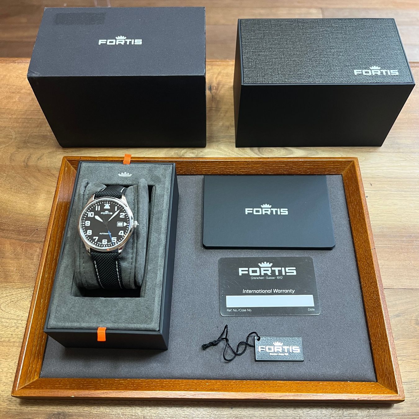 Fortis Orologi: Fortis Watch Pilot Classic Date Full Set 902.20.41LP – Usato da Carouge GE venduto da Watchaser 9
