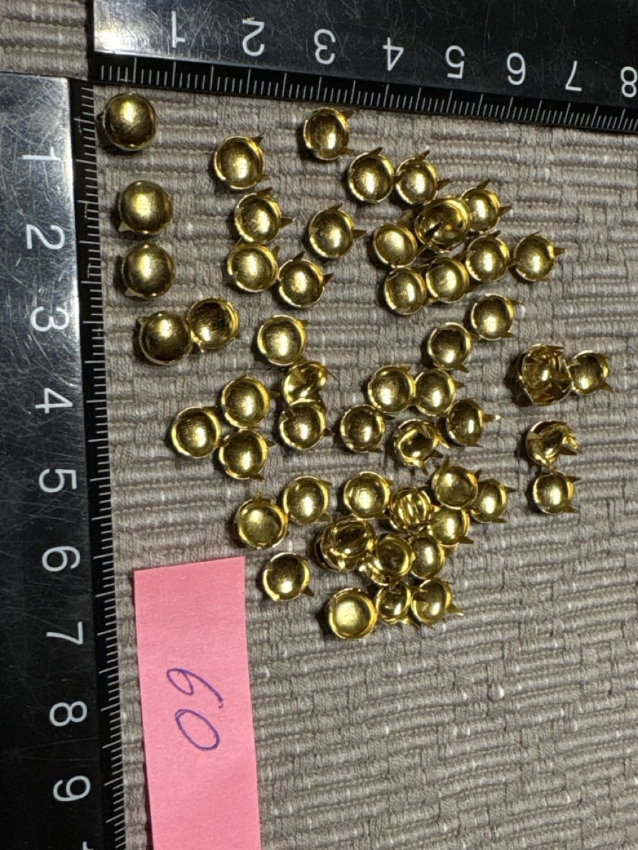 Perlen (unechte): Nieten gold farbig 60 Stk – Neu (gemäss Beschreibung) aus Rümlang von SchumBru10