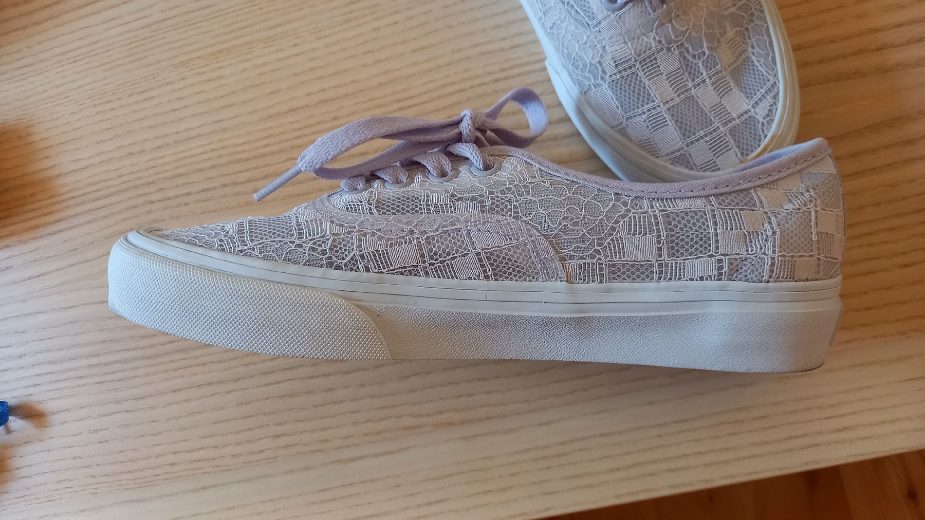Vans Damenschuhe: Vans Schuhe Spitze EU 37 – Gebraucht aus St. Gallen von Otterndorf 1