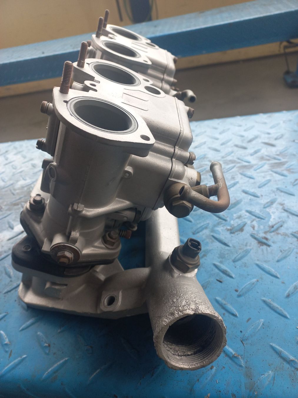 Tutti pezzi di ricambio auto: Oldtimer Vergaser / Doppelvergaser - Anlage WEBER 40DCOE4 – Usato da CH - DULLIKEN venduto da classiccarpartsstore 6