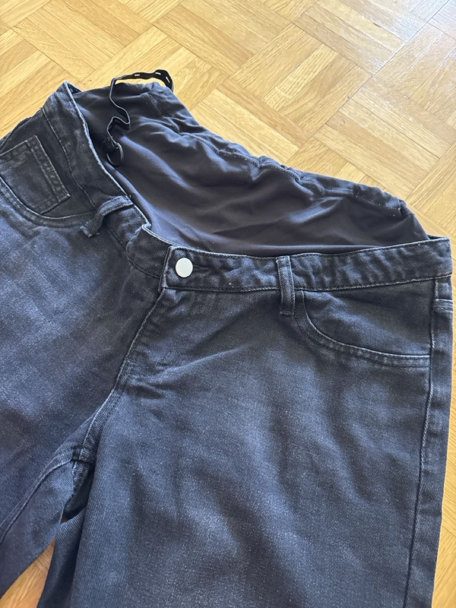 Lotti di vestiti: Jean maternité noir, taille réglable, bon état – Usato da Birsfelden venduto da dan_q2df 3