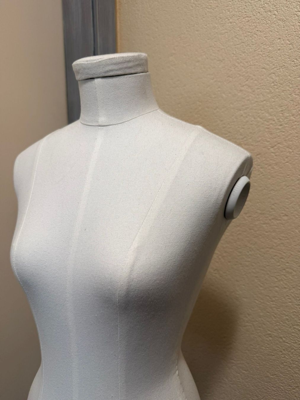 Allestimento di negozi e stand fieristici: Mannequin avec bras articulés amovibles – Usato da le landeron venduto da canette 2