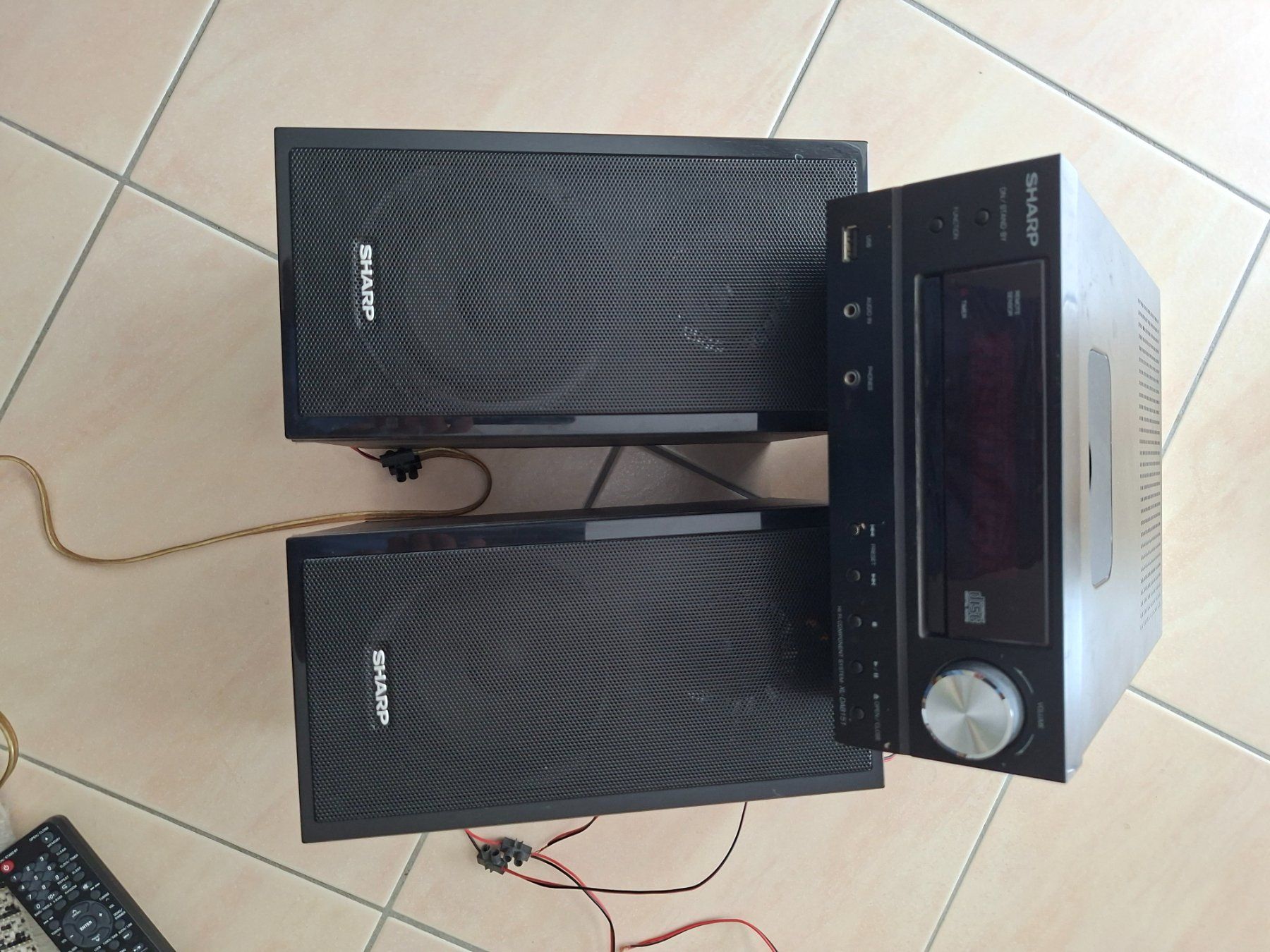 Sharp Audio- & Mediensysteme: Mini-chaîne Sharp XL-DA115(BK), avec 2 hauts-parleurs. – Gebraucht aus Cheseaux sur lausanne von Asergio 1