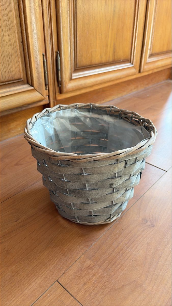 Altro per la casa: Korb mit Plastikfolie Dekokorb Weide – Usato da Opfershofen TG venduto da dan_nxk8