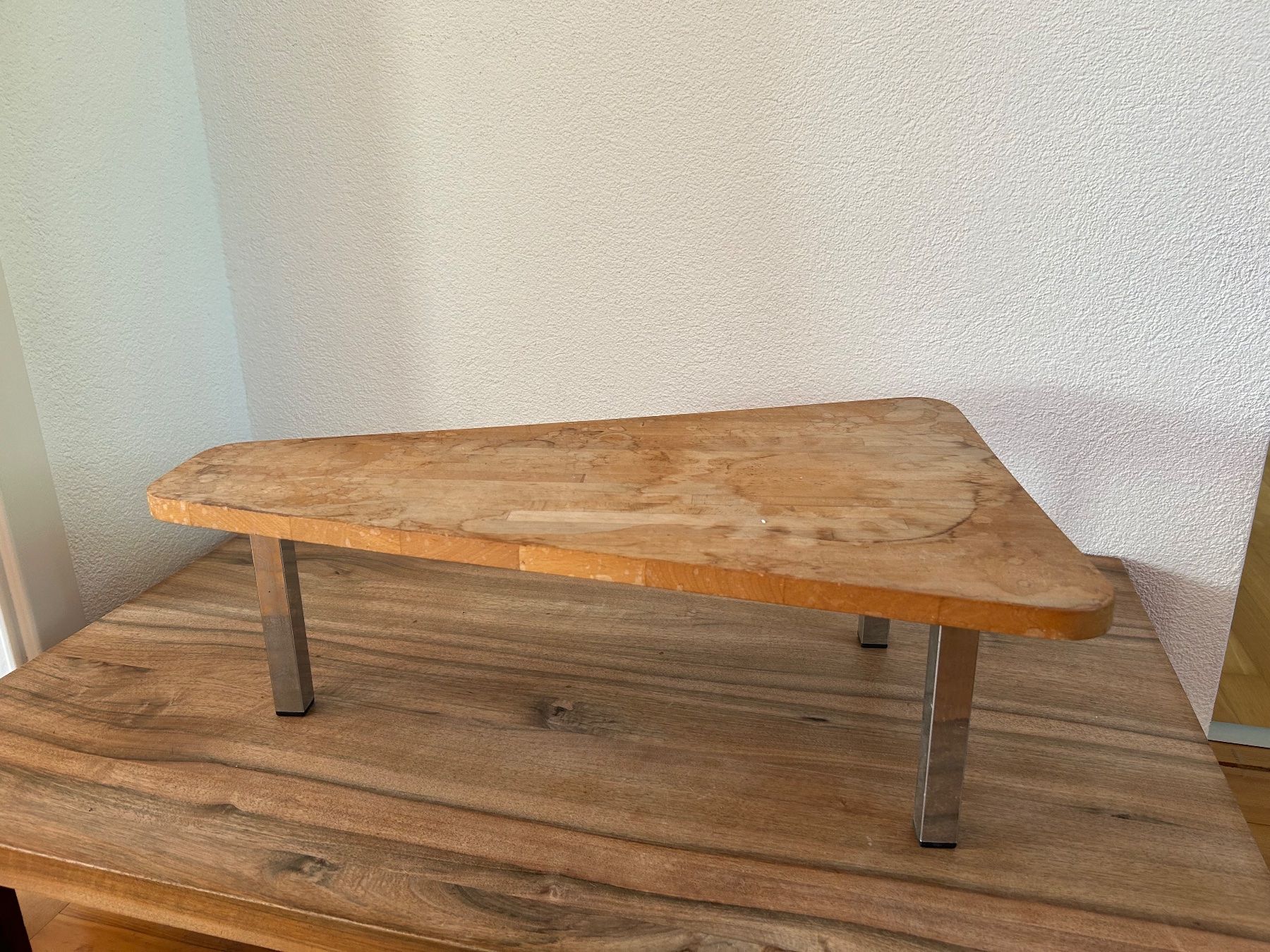 Tavoli: Tisch  3 Beiniges Holztischchen – Usato da Aarau venduto da Tanichtis01