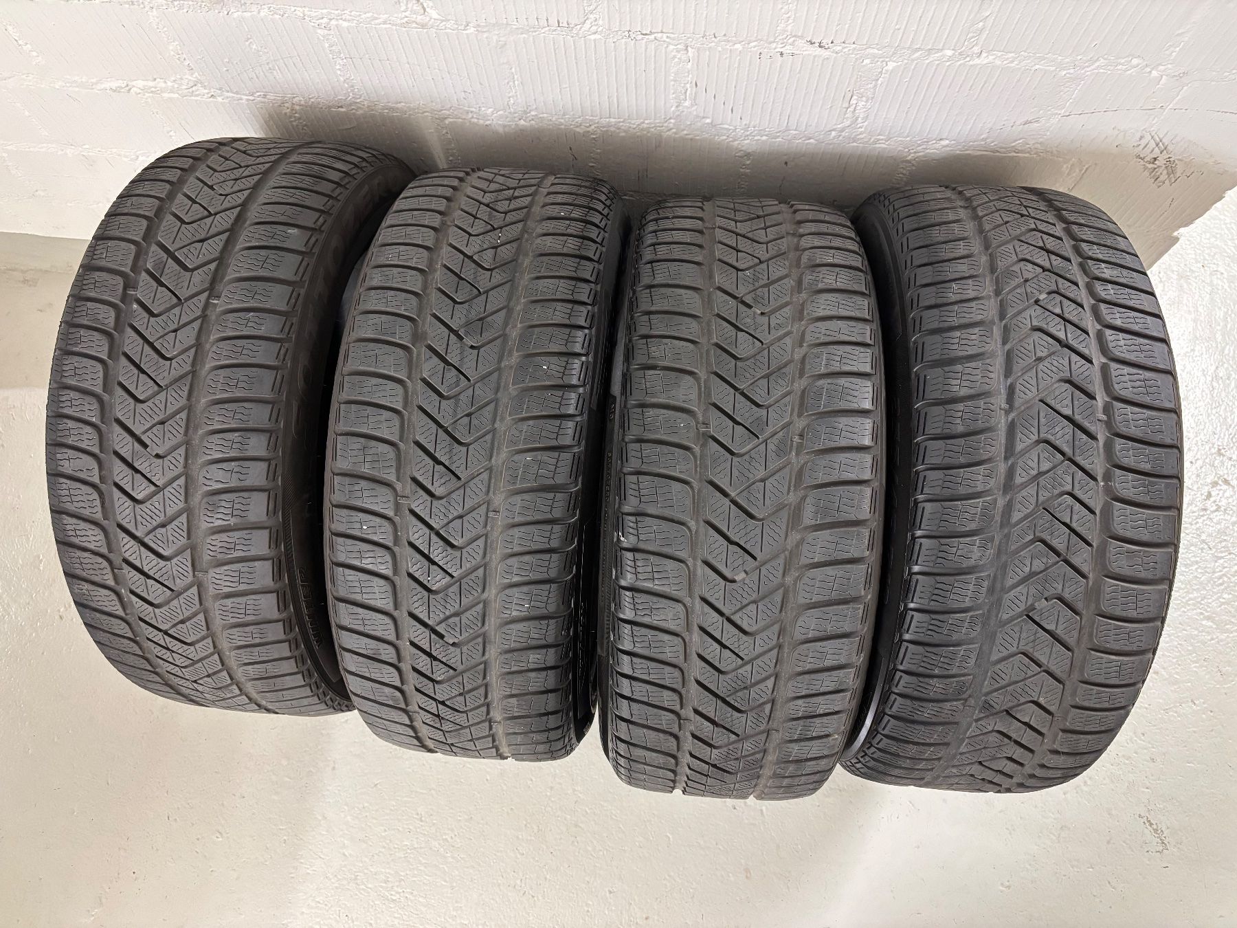 Pirelli Pneus & Kompletträder: AUDI Q3 Sport Winterreifen Pirelli Sottozero 3 - 255/45/R19 – Gebraucht aus Zürich von Axelf2