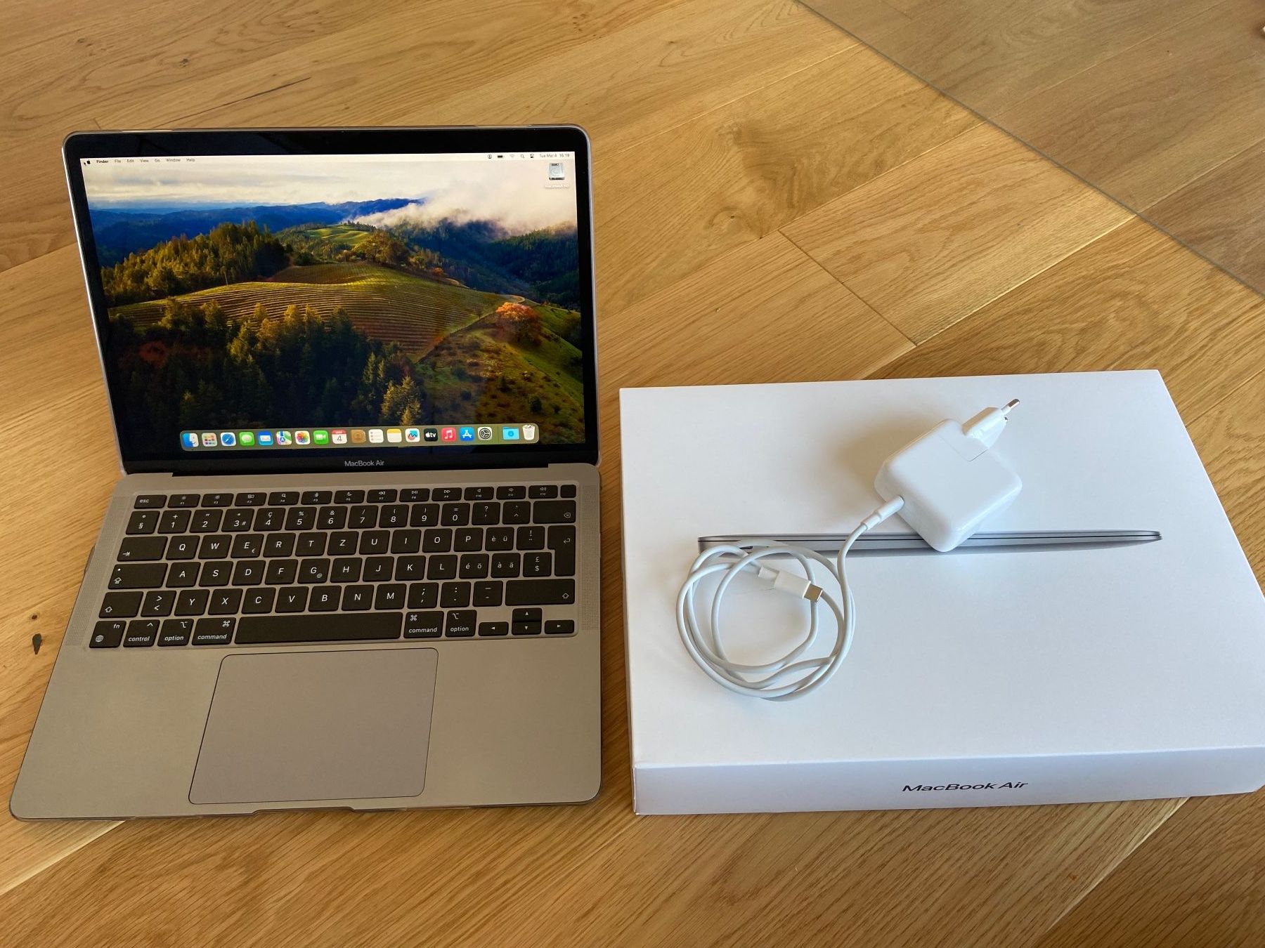 Apple Notebooks: Apple MacBook Air M1 - 16 GB RAM – Gebraucht aus Zürich von  3