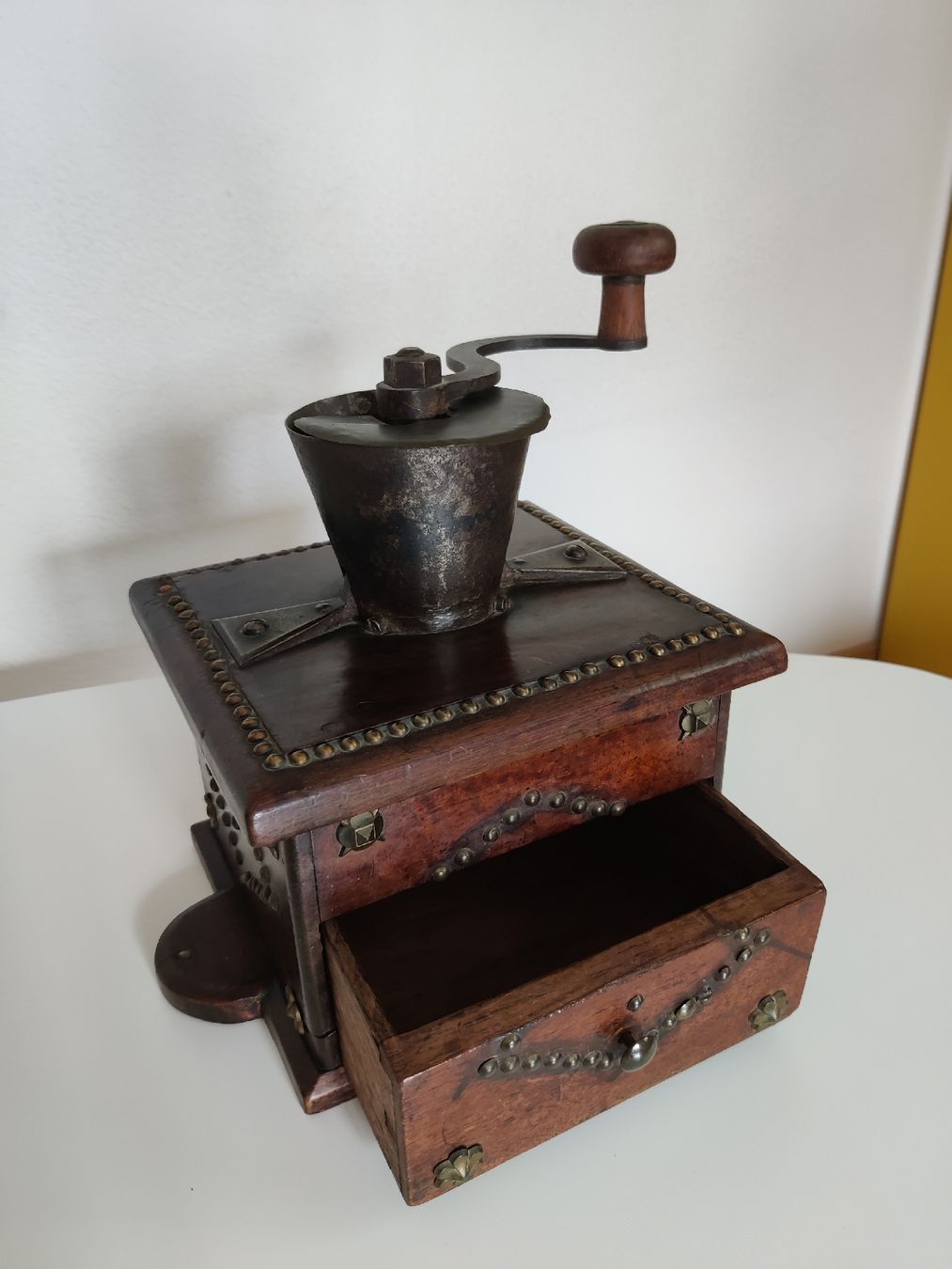 Elettrodomestici da cucina: Grosse antike Kaffeemühle Holz/Metall – Usato da Uster venduto da Arrayo 2