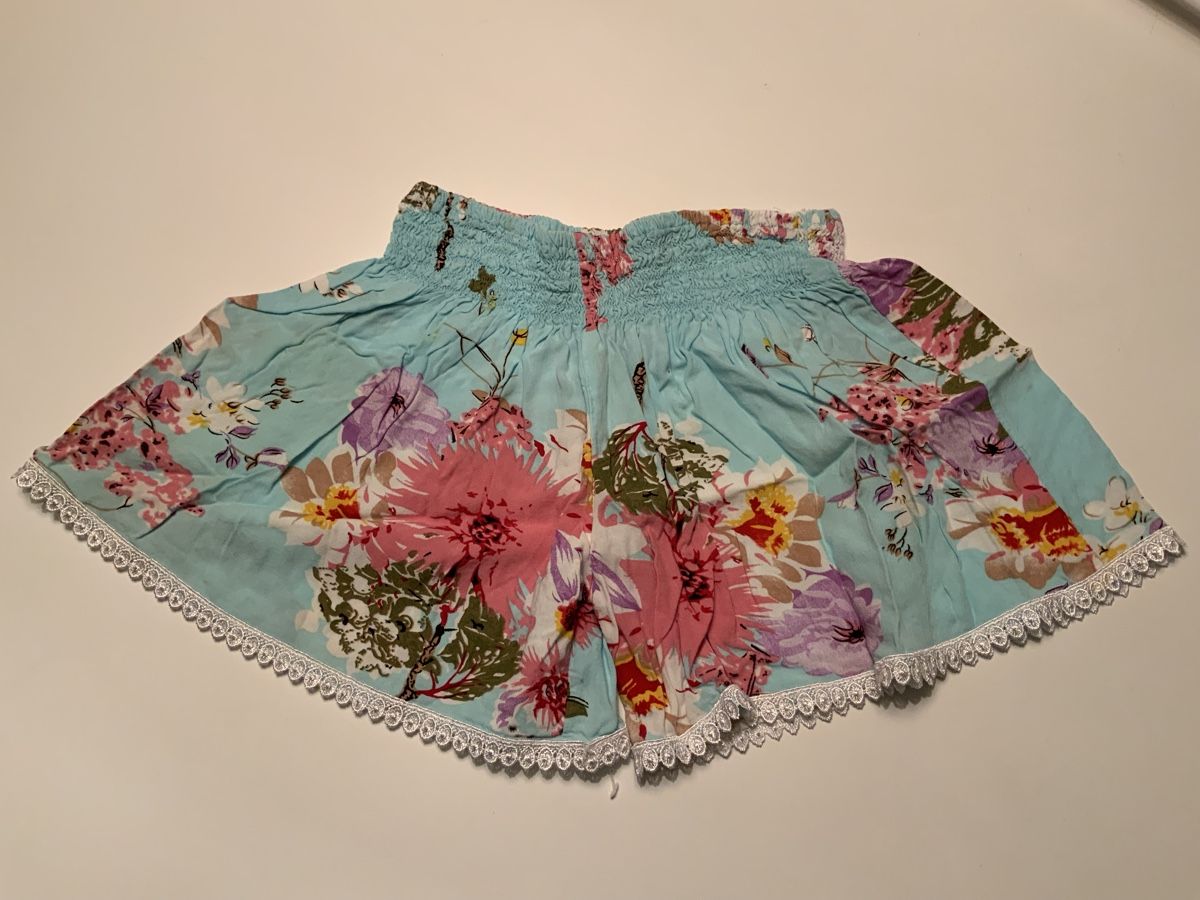 Pantaloni: Shorts, CACHET, sehr herzig & bequem! – Usato da Stäfa venduto da sit_6wzd