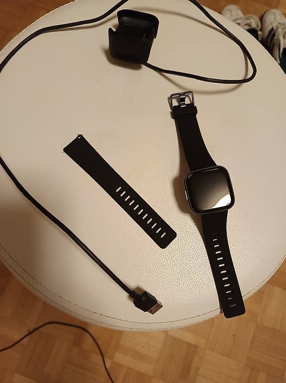 Smartwatch: Fitbit Versa 2 inkl. Ladegerät – Gebraucht aus Olten von Slaven_Todorovic 3