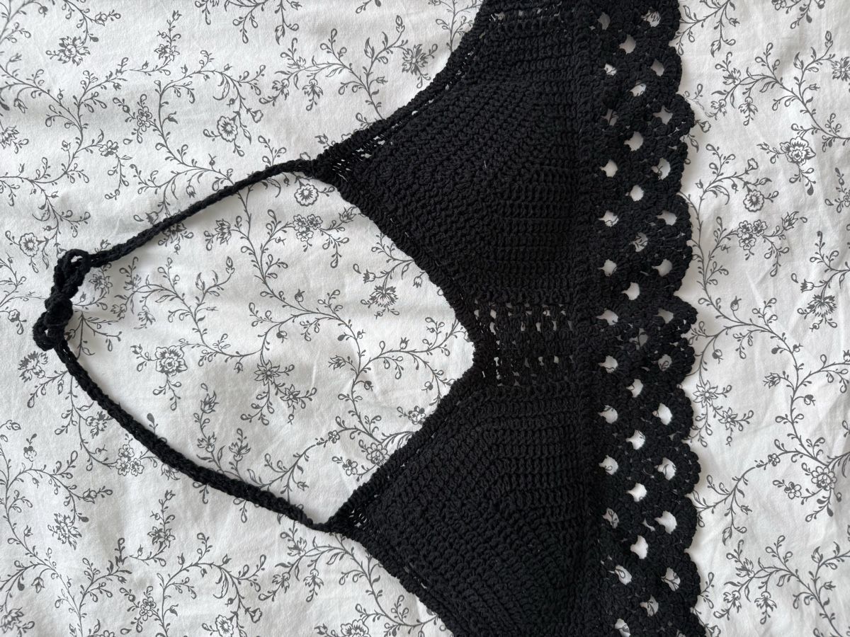 Tops: Gehäkeltes Top, schwarz, neuwertig, Sommer Hit! – Gebraucht aus Unterägeri von ann_x8pf 1