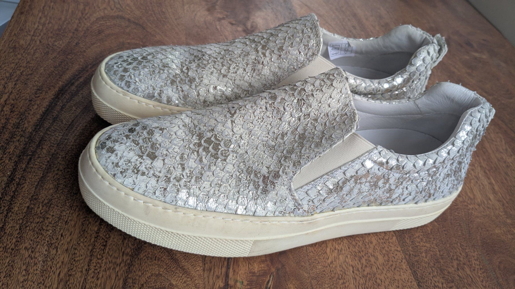 Scarpe da donna: Sneaker, Gr.41, silber und weiss, Globus, Schuppendesign – Usato da Zürich venduto da Rosensbach 4