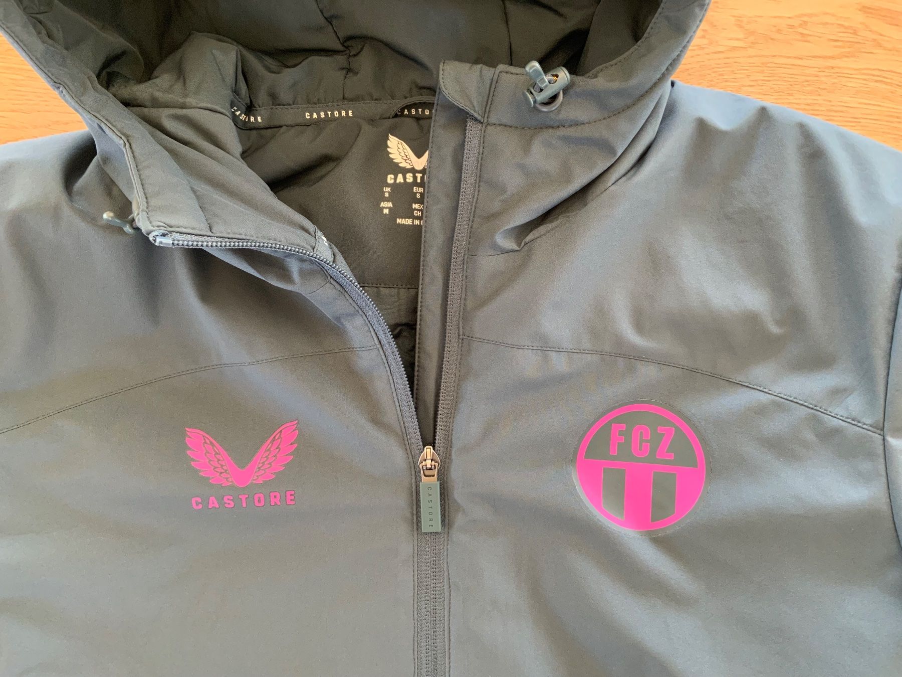 FCZ Giacche: FCZ Damen Winterjacke – Usato da Männedorf venduto da Katie11 1