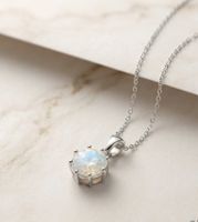 Moderne Halskette mit Swarovski Steinen Anhänger- Neu