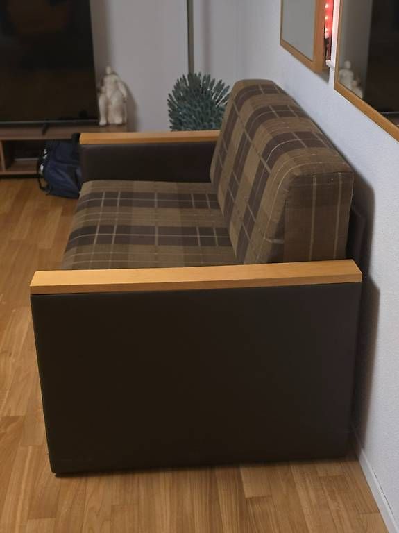Sofas: 2-Sitzer Sofa zu verschenken  gut erhalten – Gebraucht aus Schaffhausen von Fabian.Leu 1