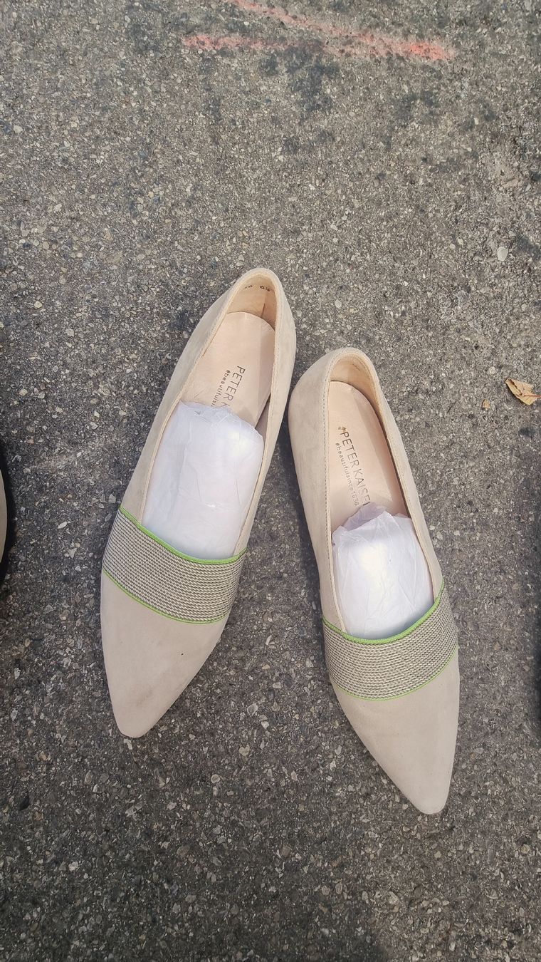 Kaiser Scarpe da donna: Chaussures plates Peter Kaiser daim beige taille 6.5 NEUVES – Usato da Vevey venduto da fer3ica 1
