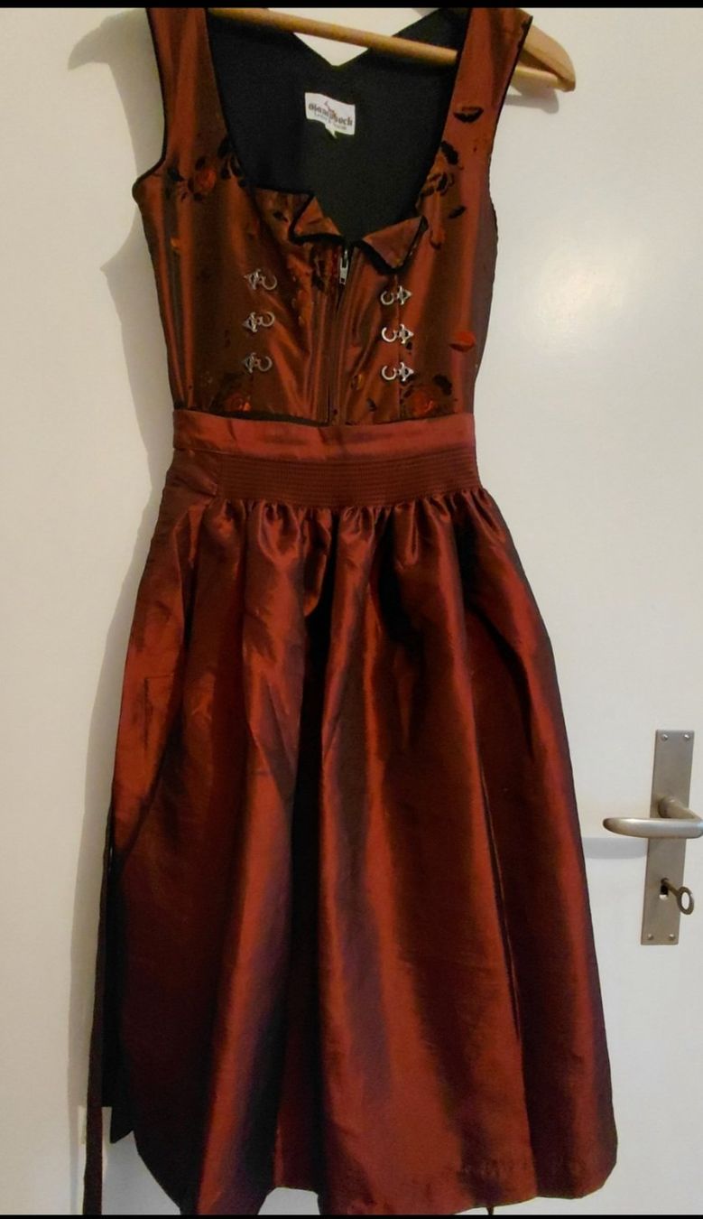 Kleider: Premium Dirndl Trachtkleid mit Satin Bestickerung – Gebraucht aus Horgen von zur_jq85 1