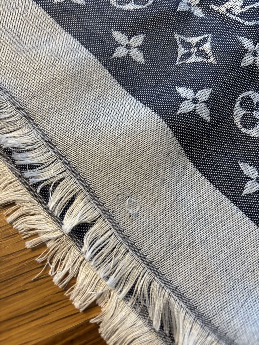 Louis Vuitton Foulard & Sciarpe: Louis Vuitton - Monogram Classic Tuch – Usato da Zürich venduto da FedeSara 3