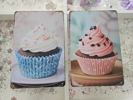 Zwei Blechschilder Cupcake Motiv