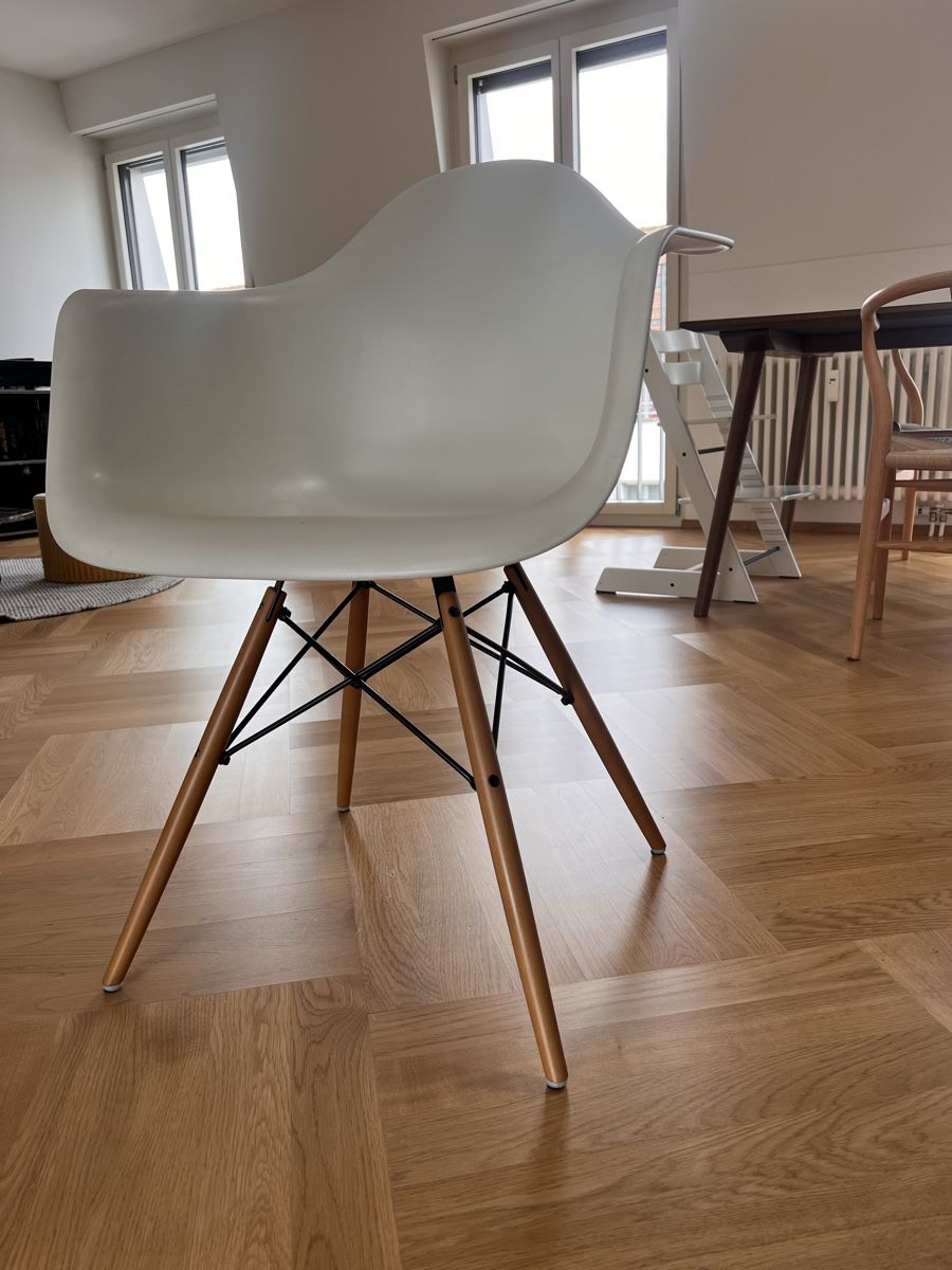 Eames Sedie: Eames Plastic Armchair Stuhl – Usato da Zürich venduto da cavegste