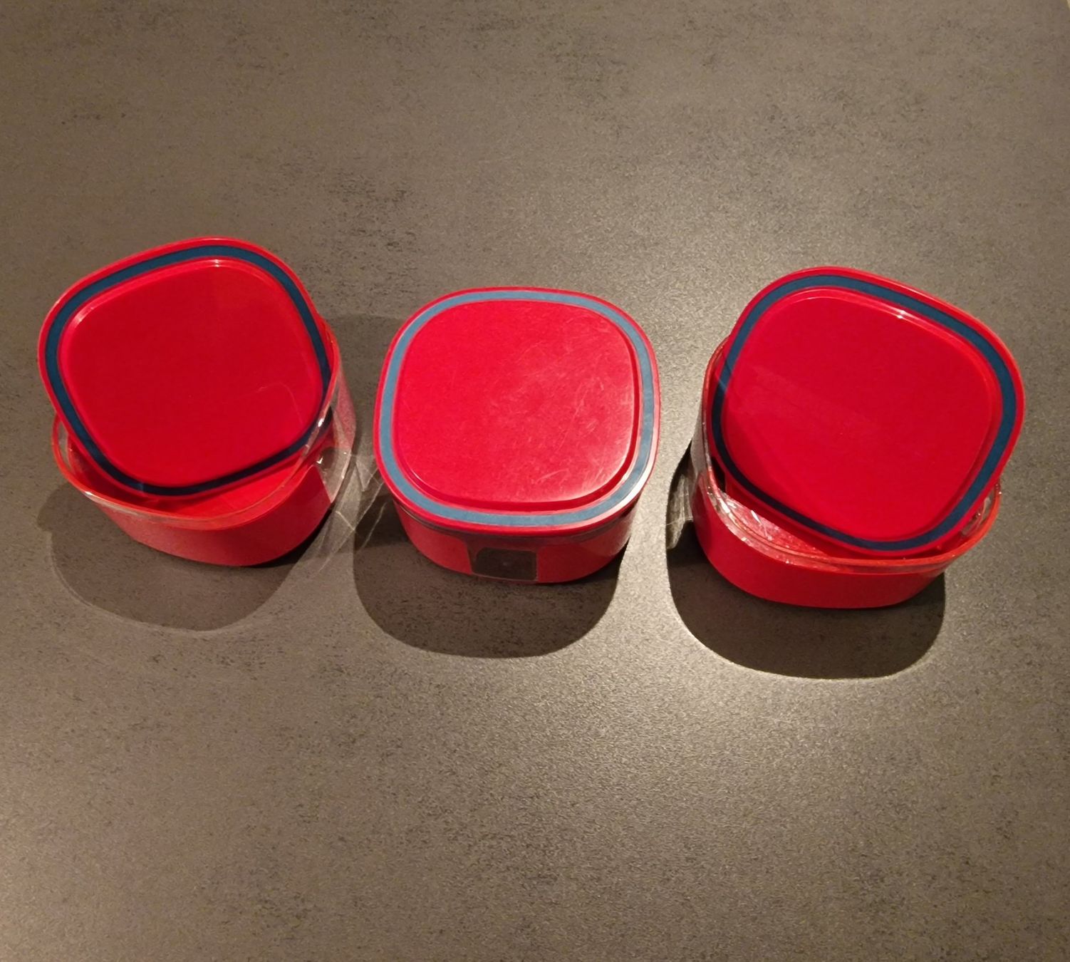 Tupperware Contenitori & Simili: Tupperware 3 x Aufbewahrungsbehälter 0.7 Liter – Usato da Wohlen AG venduto da alphons31