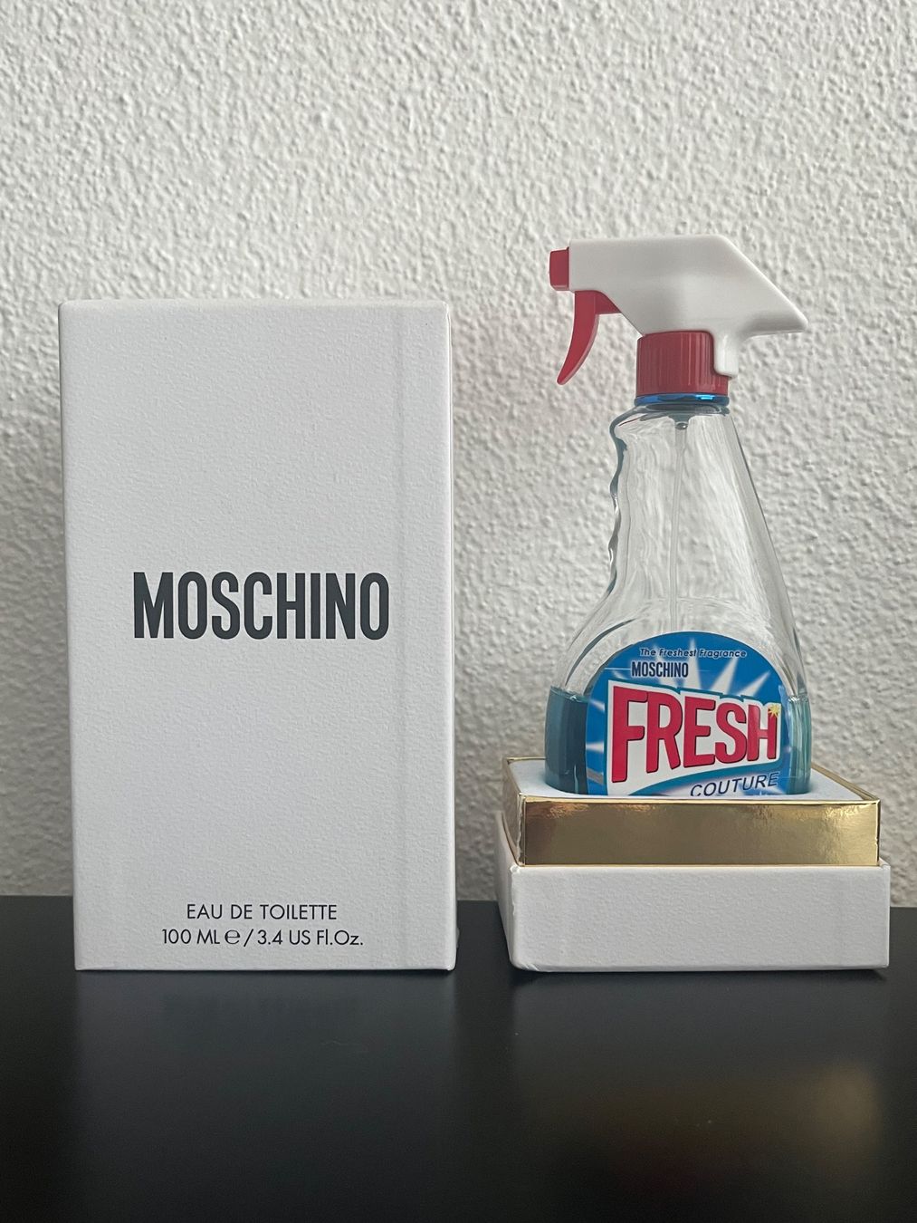 Moschino Profumi & Eau de Toilette: Moschino - Fresh Couture - EdT 100ml – Nuovo e nell'imballaggio originale da Luzern venduto da eli_5xnv