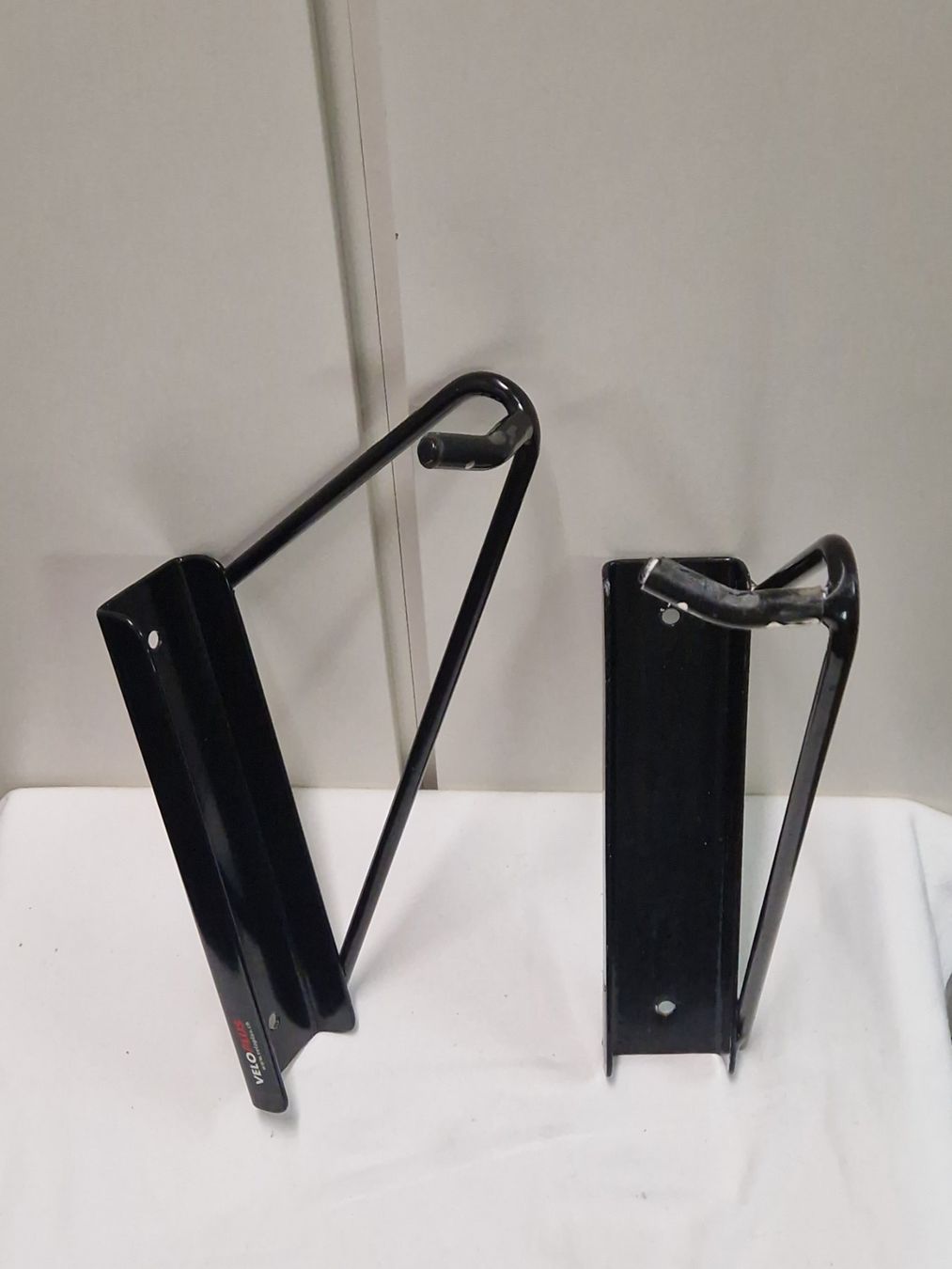 Veloplus Fahrradhalterungen: 2 Velohaken HANGOLUX1 / schwarz / 68mm – Gebraucht aus Cham von Dave63