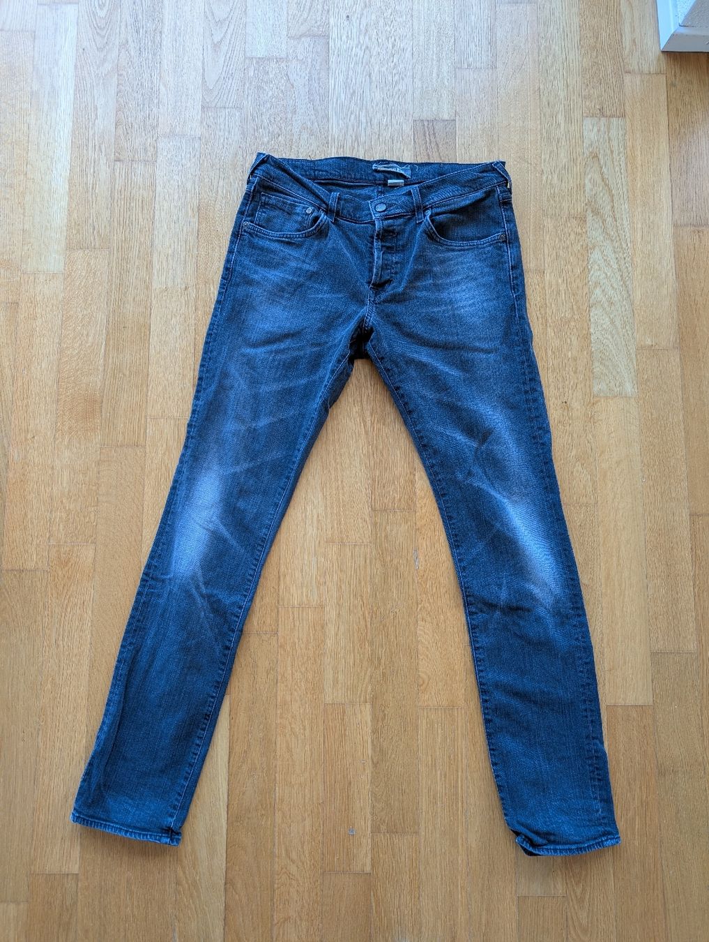 H&M Jeans: H&M Urban Jeans, Gr. 33 schwarz – Usato da Wädenswil venduto da HummerZH