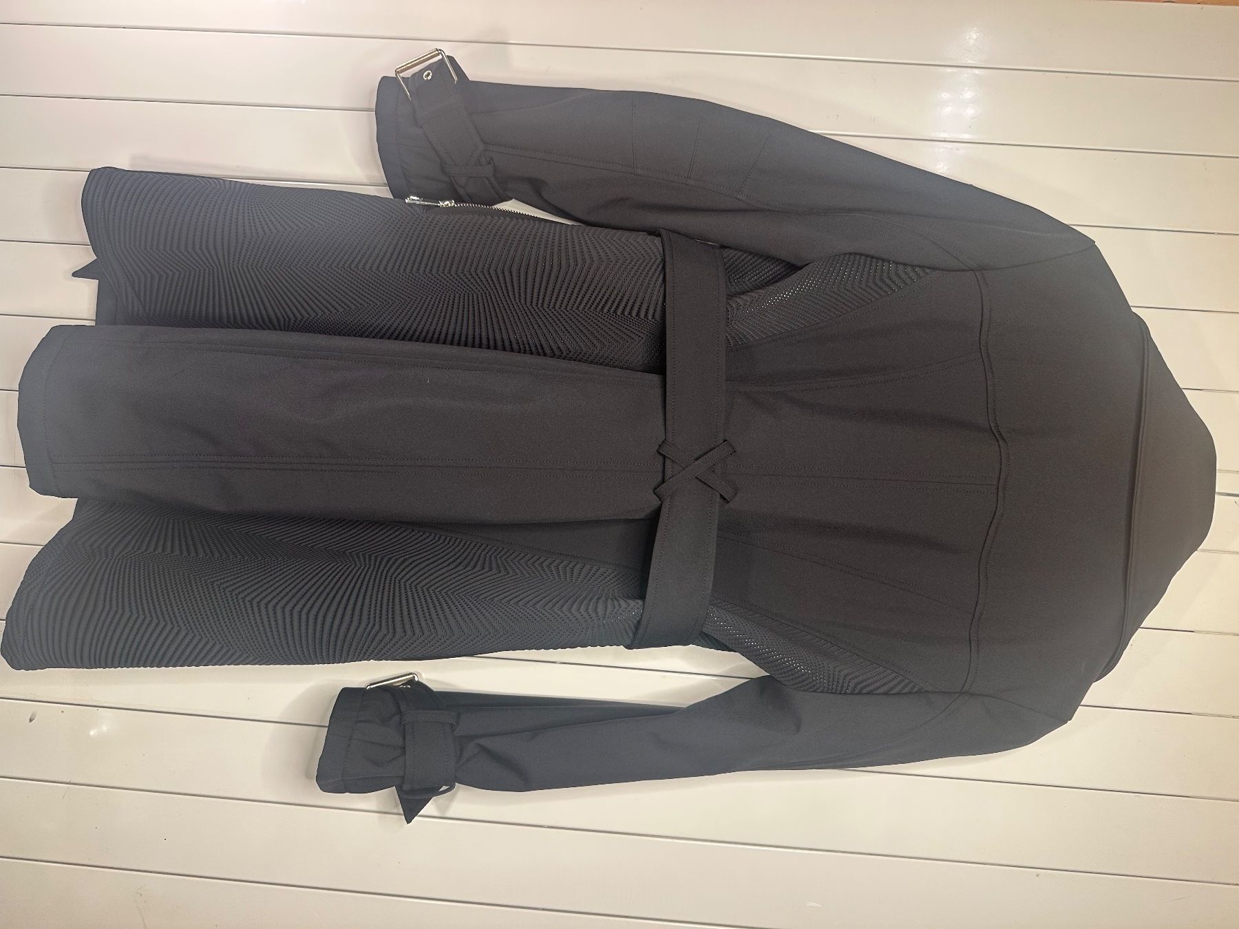 Guess Giacche: Trench-coat Guess - Noir – Nuovo e nell'imballaggio originale da Onex venduto da eri_jx6q 1