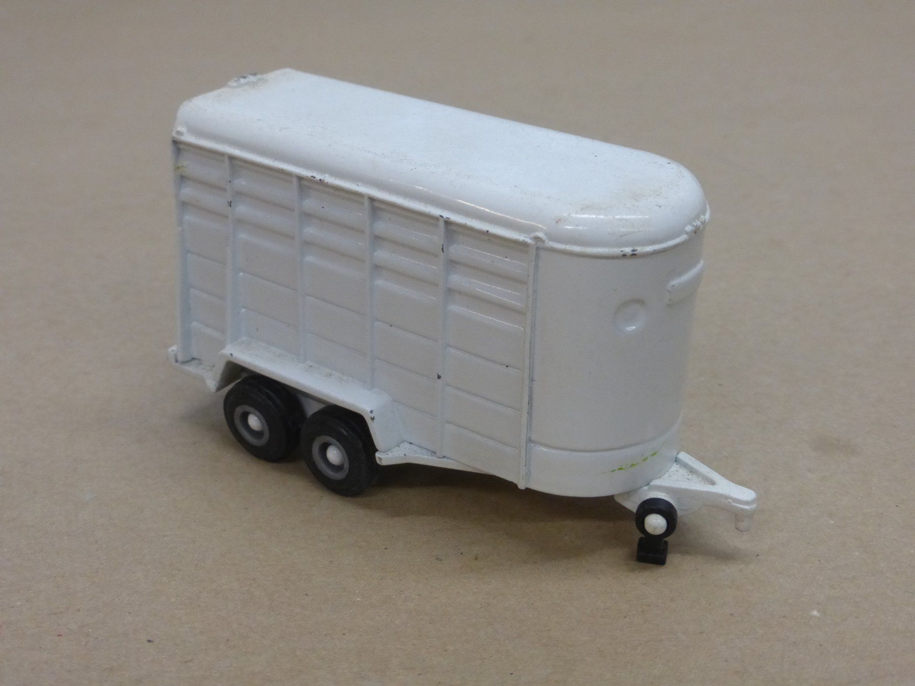 Anhänger: ERTL Pferdeanhänger weiss – Gebraucht aus Gempen von Smokie72