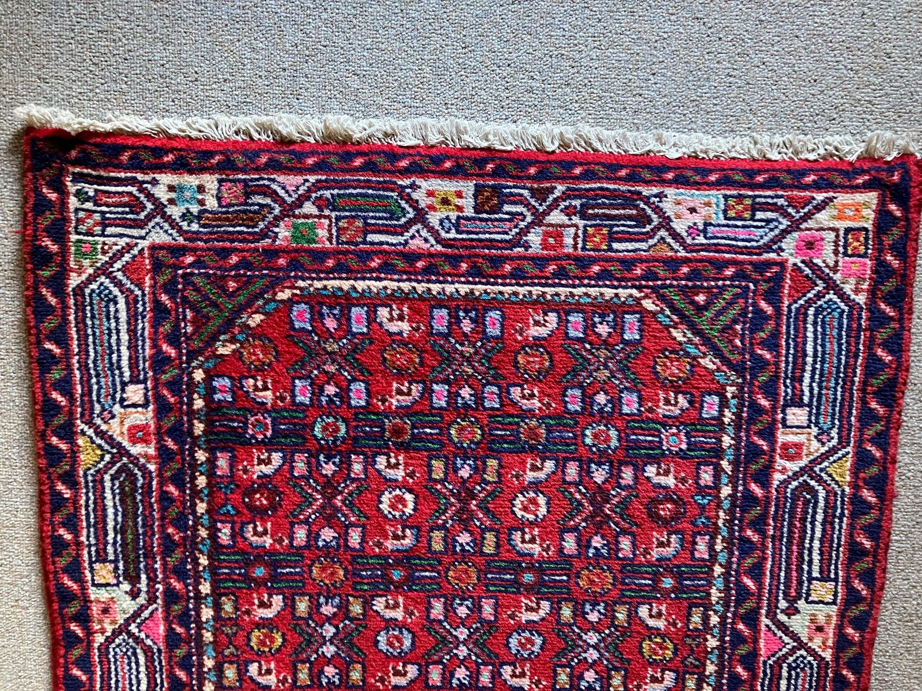 Teppiche: Bordeauxroter Teppich mit Muster, guter Zustand – Gebraucht aus Baar von Zugi2 1