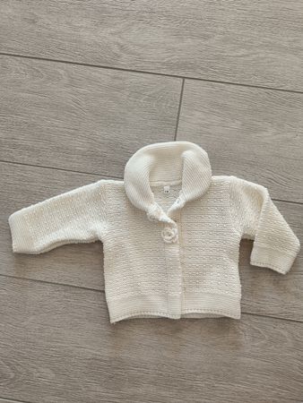 Baby Strickjacke weiss mit Knöpfen Gr. 50/56