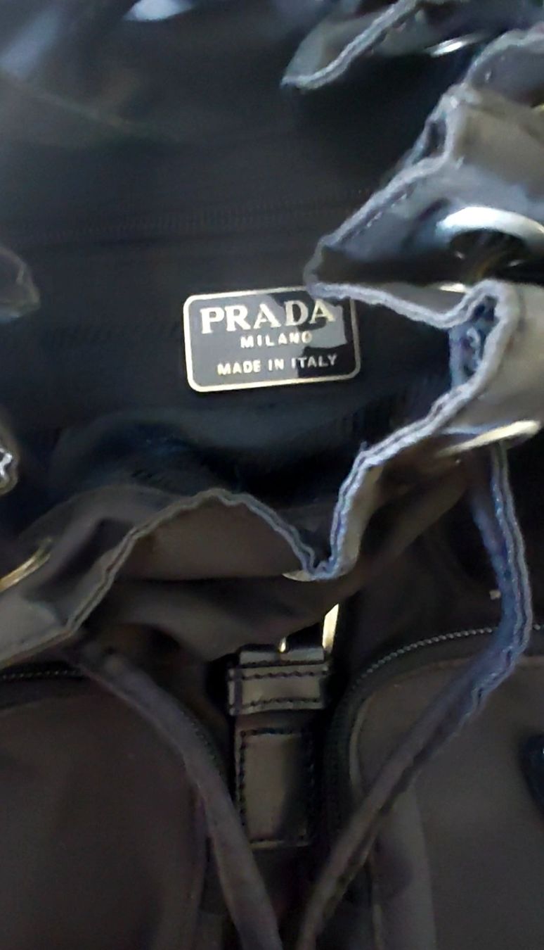 Prada Zaini: Prada Mini Rucksack Schwarz Nylon – Usato da Horgen venduto da zur_jq85 3