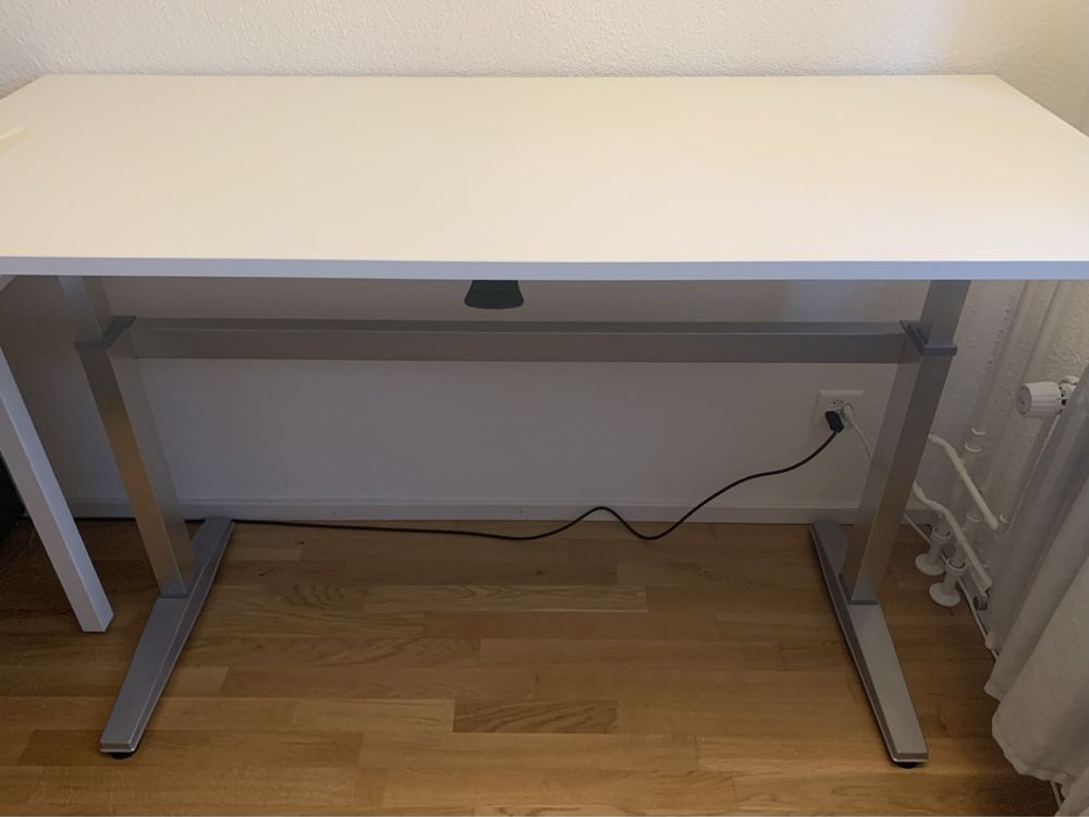 Scrivanie: Verstellbarer Schreibtisch und Drehstuhl, Top Zustand! – Usato da Solothurn venduto da mimitxt