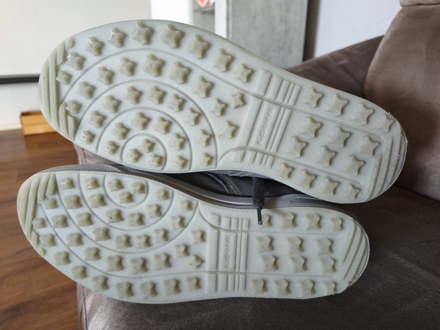 Lowa Scarpe da uomo: Lowa Winterschuhe Gr. 43.5 – Usato da Unterendingen venduto da Adrienne4 1