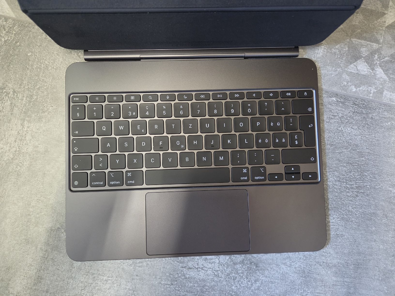 Apple Tastiere: Apple MagicKeyboard für iPad Pro 13" – Nuovo (secondo la descrizione) da Kleinandelfingen venduto da Dani881 1